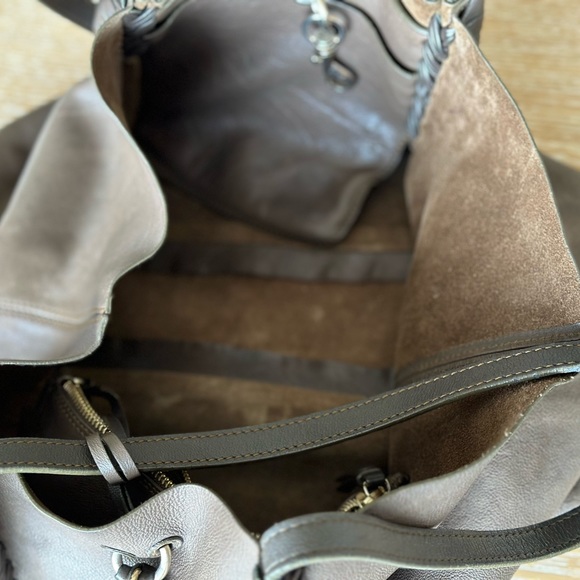 Nina Ricci medium size tote bag. Brown. It has an inside small bag. Well used. - Picture 5 of 7